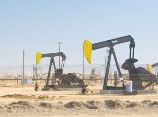Preţul petrolului a crescut cu peste un dolar după embargoul UE impus Iranului
